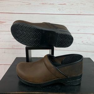 Dansko Professional Clog Shoe for Women Size 42 Narrow Brown Leather Cabrio